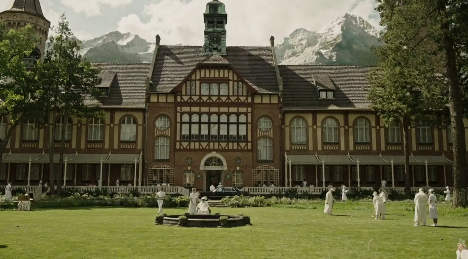 Sanatorium for the rich in the Alps