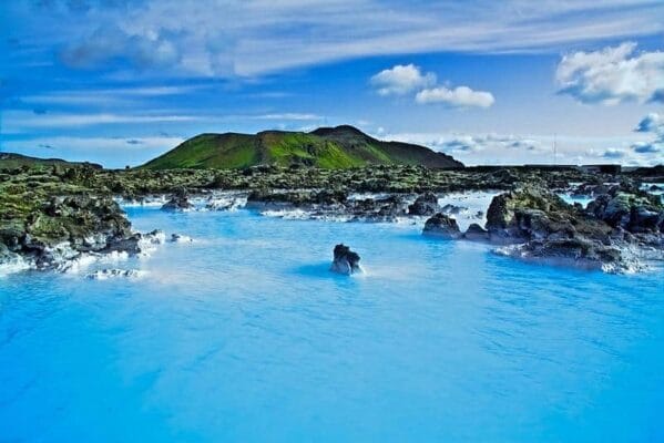 What is the Blue Lagoon movie about?