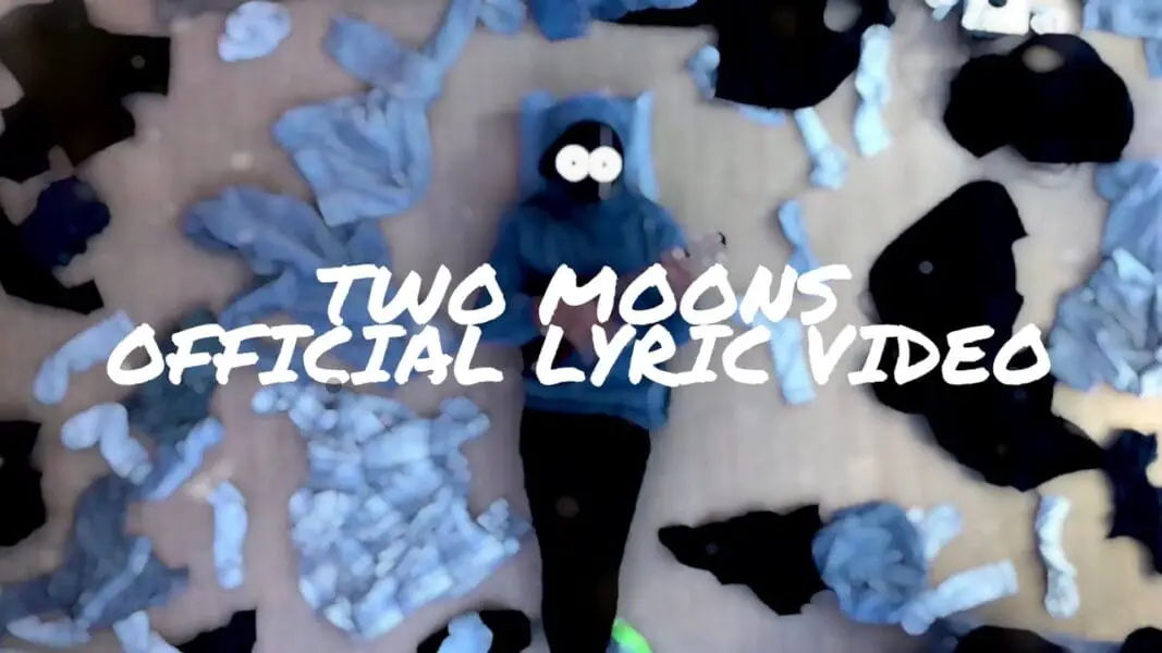 Die Bedeutung des Liedtextes zu „Two Moons“ von BoyWithUke