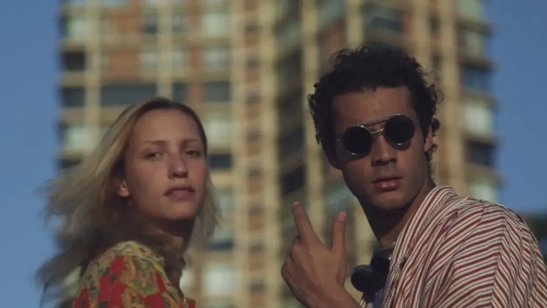 Worum geht es in dem Song „Vance Joy – Riptide“?