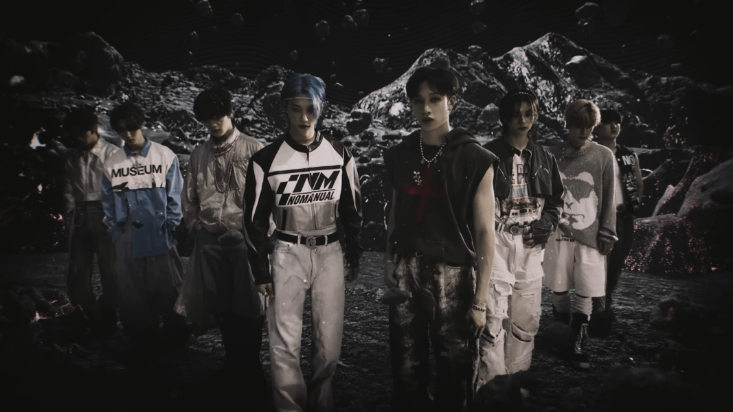 Was bedeutet das Lied „Stray Kids – Social Path“?